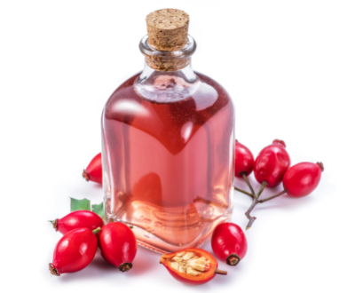 VITAMIN C ima vlogo pri delovanju imunskega sistema, nastajanju kolagena za normalno delovanje žil, kosti ter &scaron;čiti celice pred oksidativnim stresom.